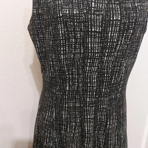 Calvin Klein black white artsy art to wear fit and flare sheath sleeveless 12 - Picture 3 of 14